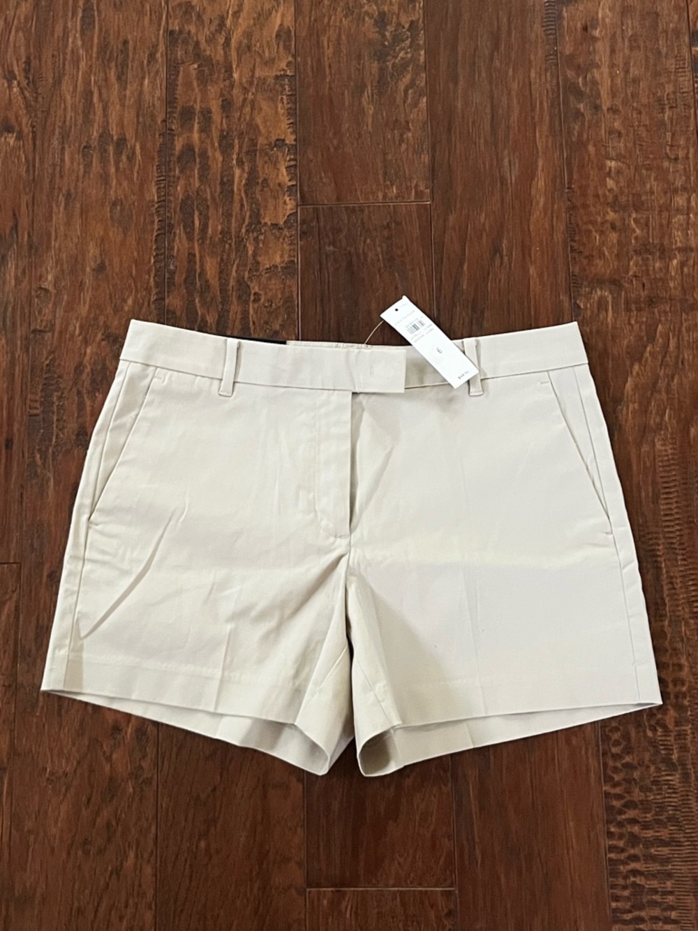 NWT! Ann Taylor Devin City Short in Tan/Beige